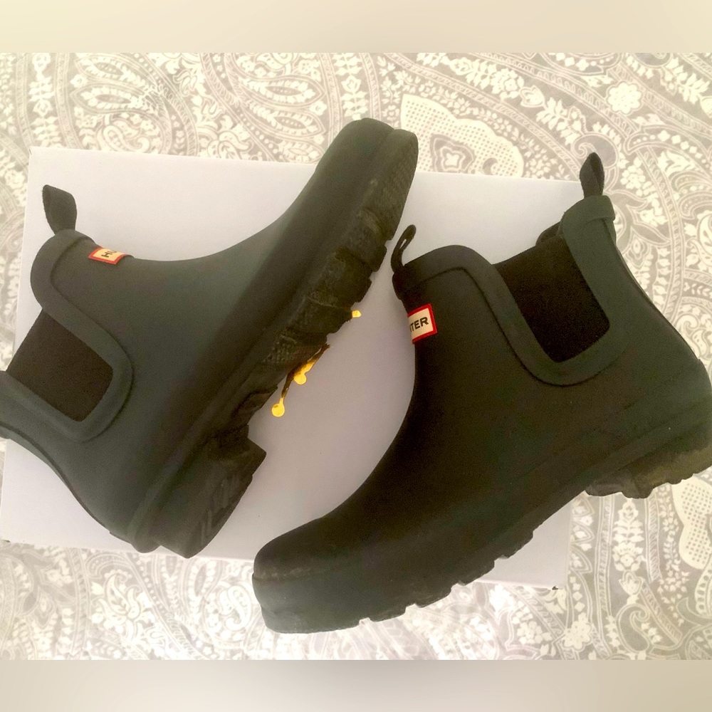 Hunter boots. Black size 3 big kid. Worn a few times. Like new.
